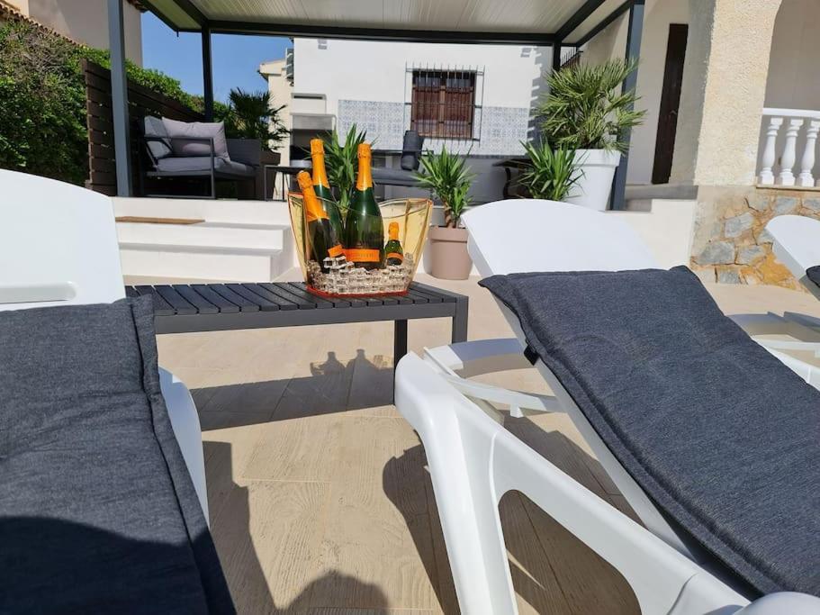 Villa On The Beach Playa Flamenca 奥里韦拉 外观 照片