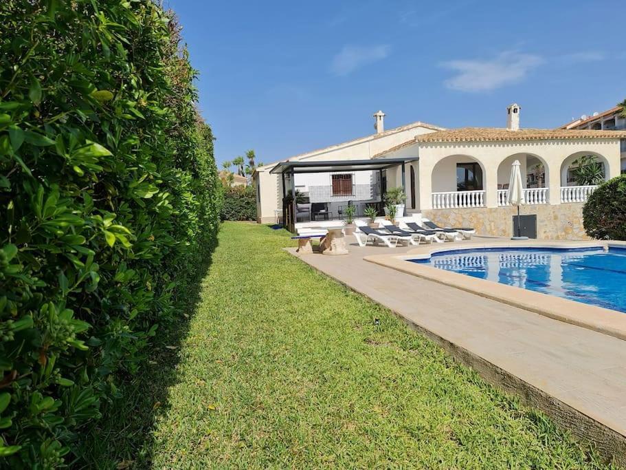 Villa On The Beach Playa Flamenca 奥里韦拉 外观 照片