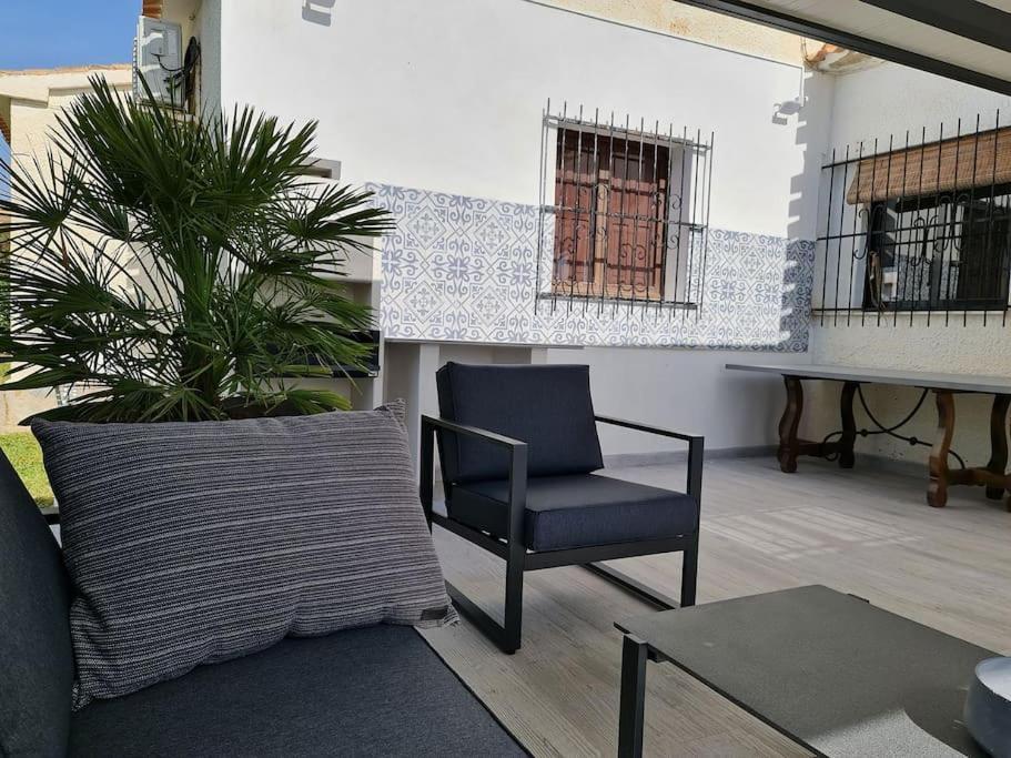 Villa On The Beach Playa Flamenca 奥里韦拉 外观 照片