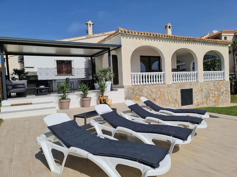 Villa On The Beach Playa Flamenca 奥里韦拉 外观 照片