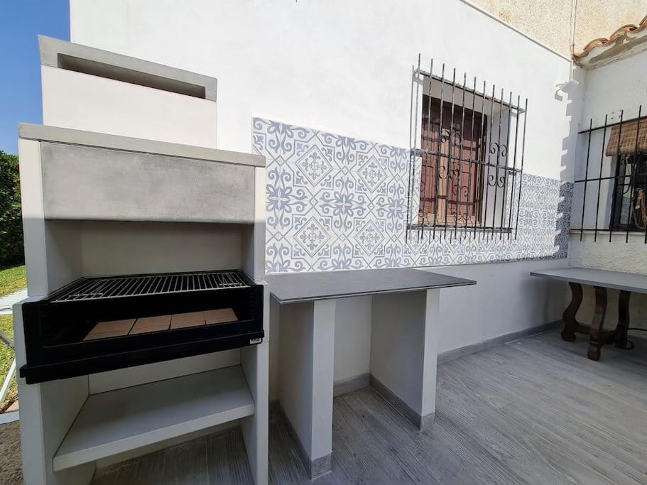 Villa On The Beach Playa Flamenca 奥里韦拉 外观 照片